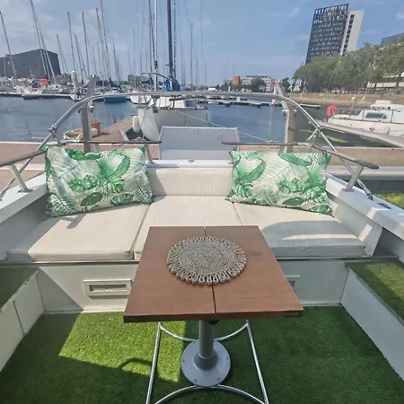 Tekne Nuit Insolite Dans Un Bateau
