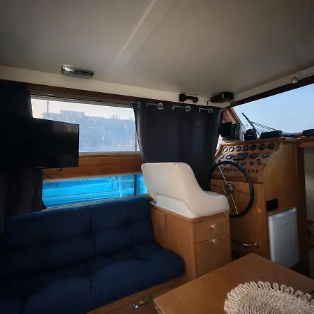 Tekne Nuit Insolite Dans Un Bateau *